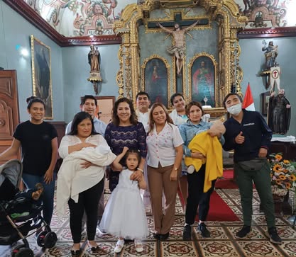 Familias de Shari Wasi en una ceremonia